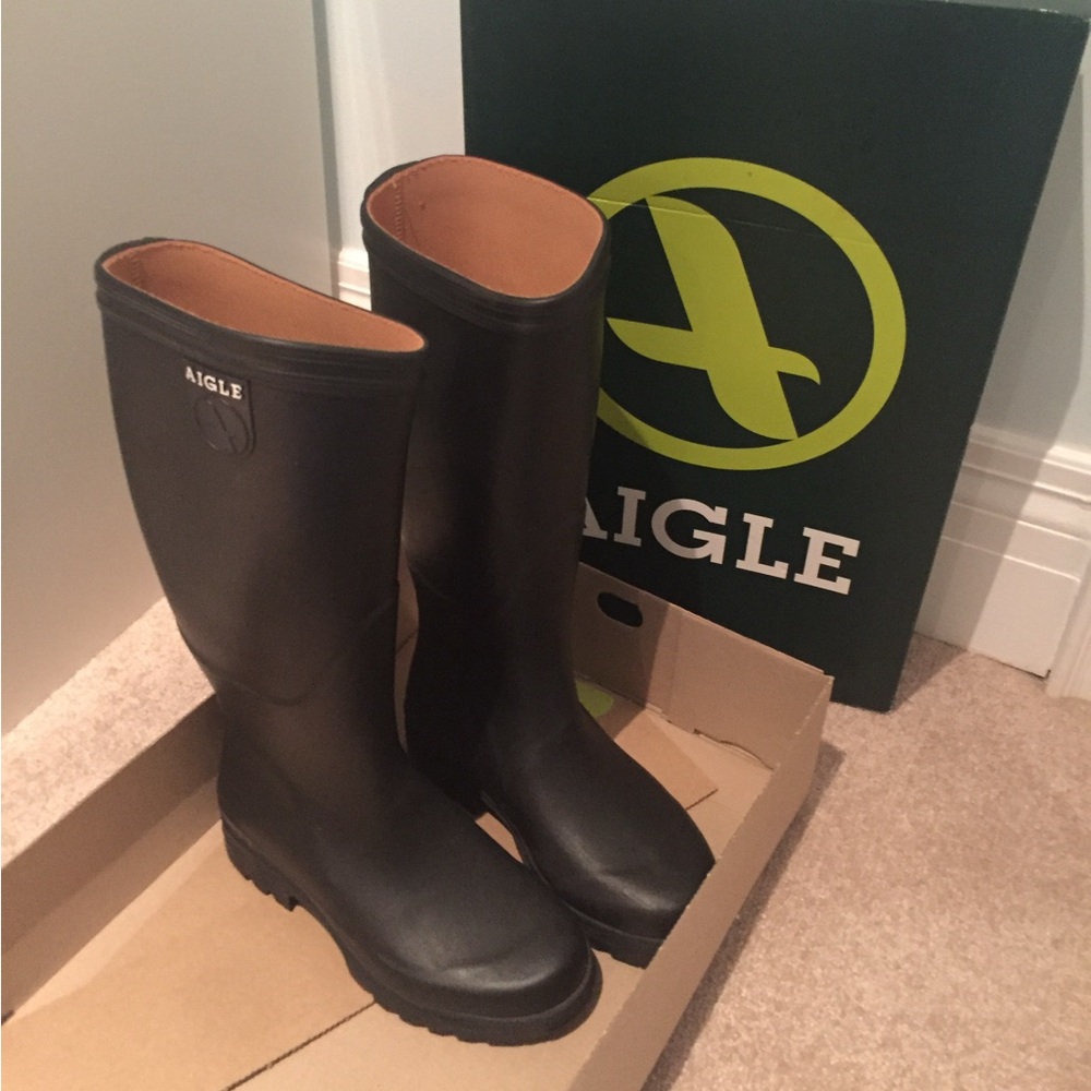 Aigle Women’s Black Tall Round Toe Rubber Rain Boot Size 6